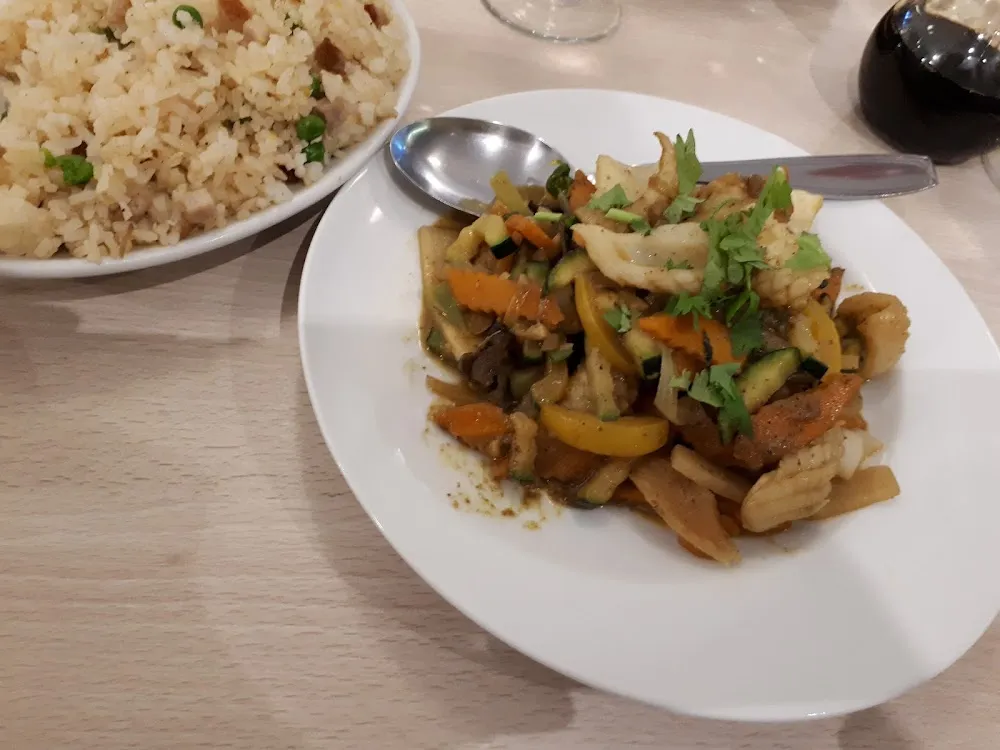 Rie Cantonnais Sauté de Légumes Aux Calamars